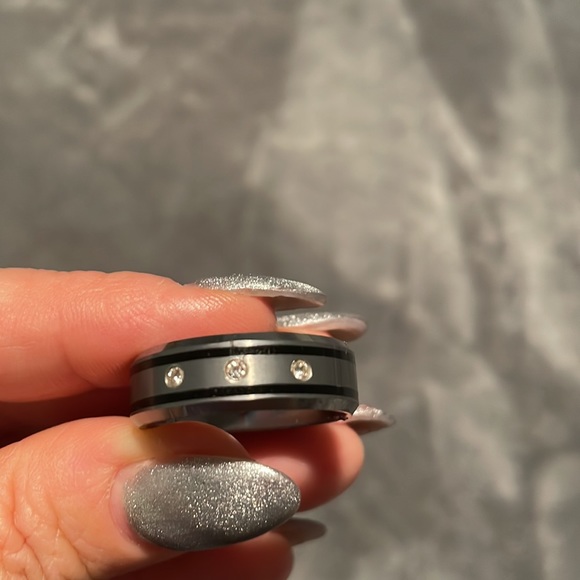 Men’s titanium ring with three diamonds - Picture 3 of 4
